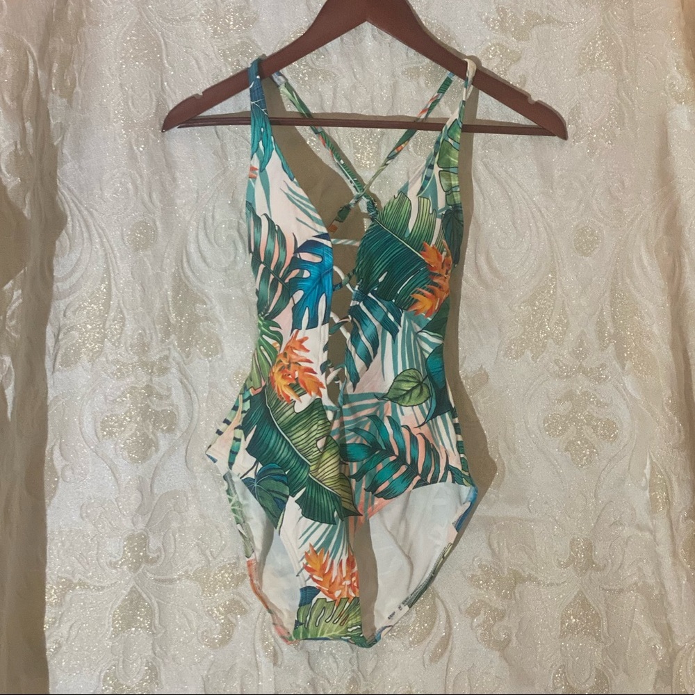 ⚡️⭐️Vince Camuto Bathing Suit - Size: 10